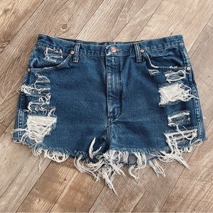 🤎SOLD🤎Distressed Wrangler Denim Shorts